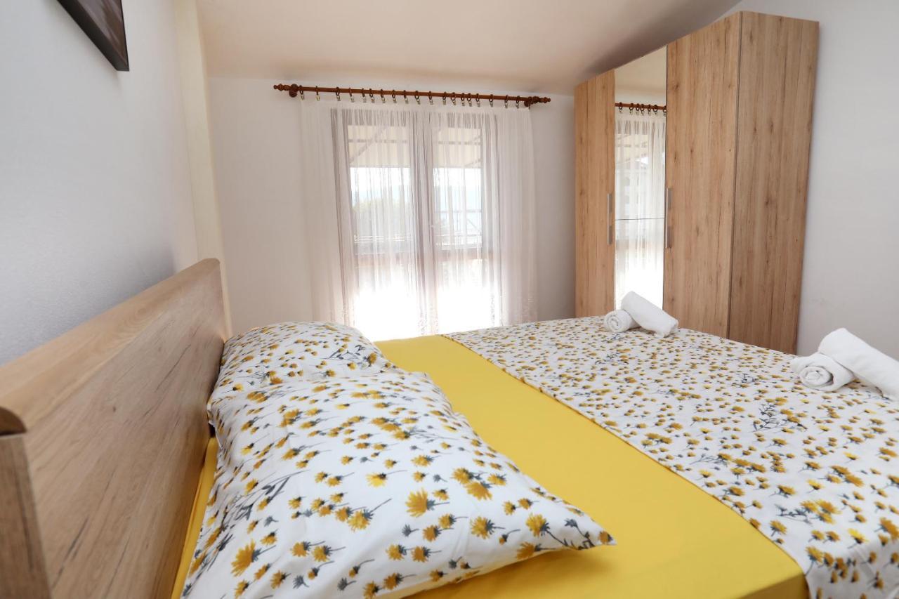 Apartman Gilan Seget Vranjica Exterior foto