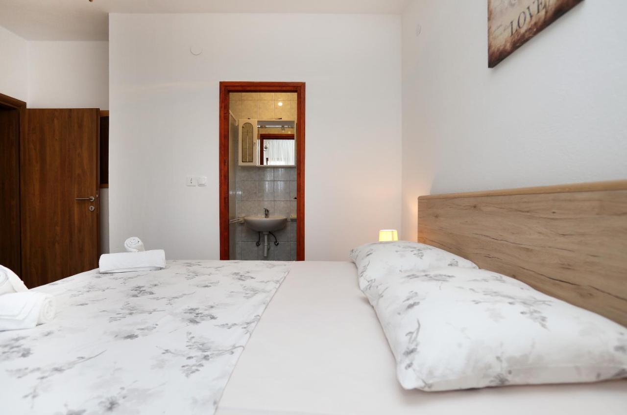 Apartman Gilan Seget Vranjica Exterior foto