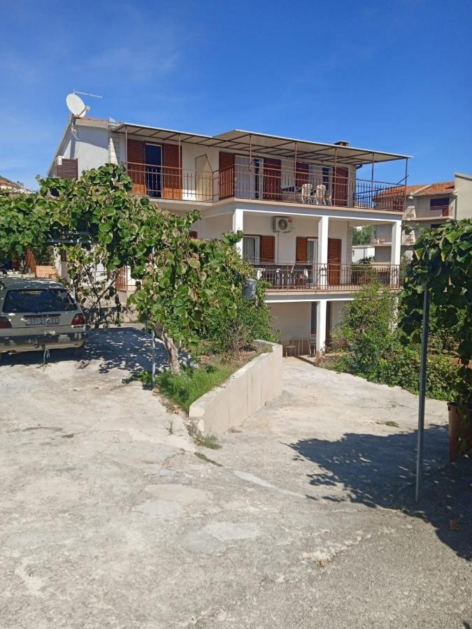 Apartman Gilan Seget Vranjica Exterior foto