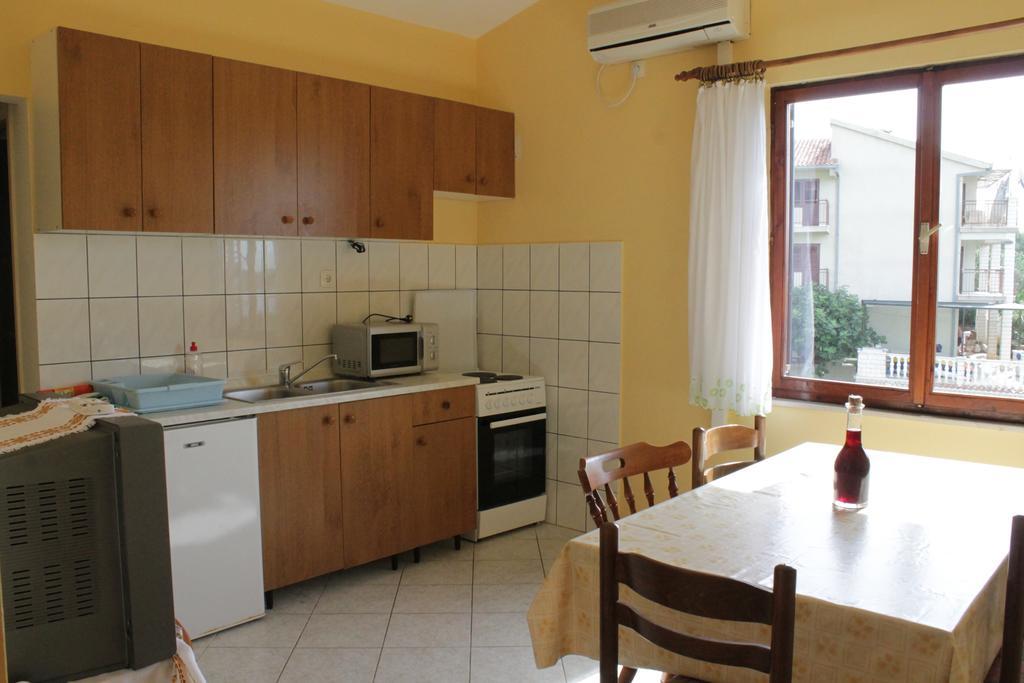 Apartman Gilan Seget Vranjica Habitación foto